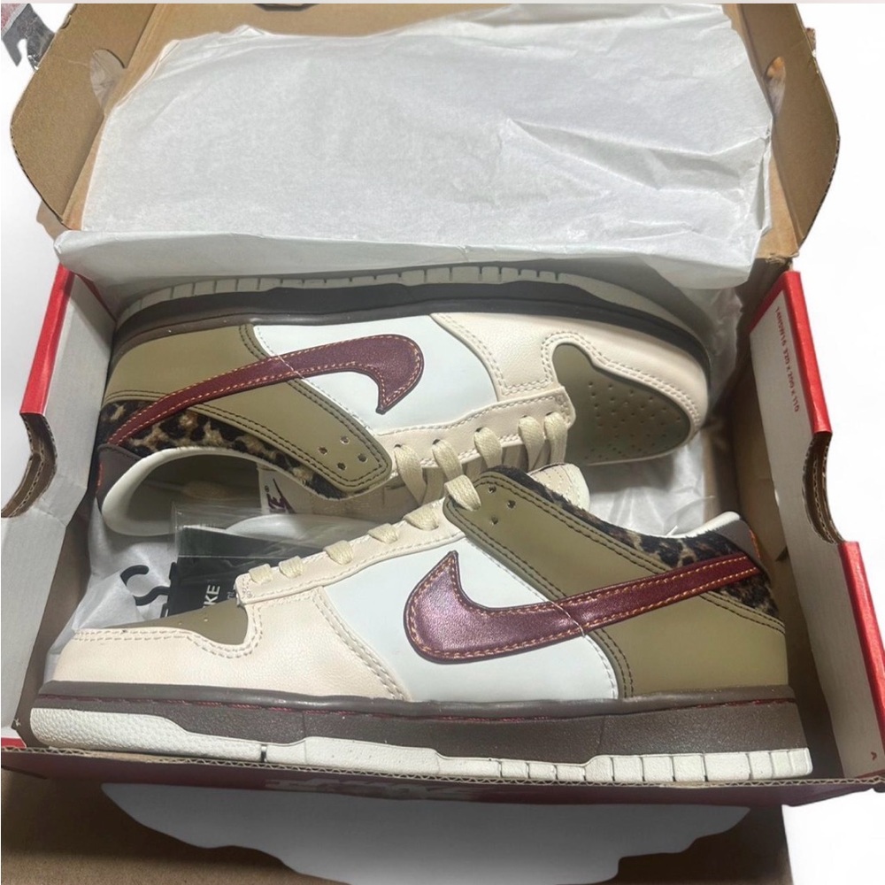 Nike Wmns Dunk Low 'Khaki Team Red' Size 8.5 w/box